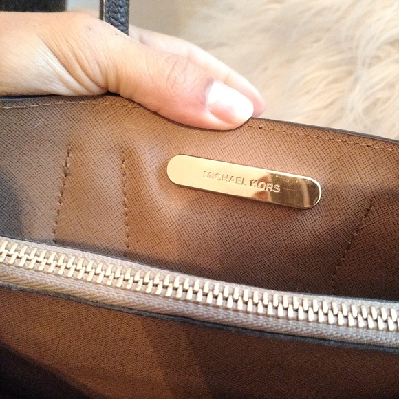 Micheal Kors Mercer Purse - Picture 4 of 6